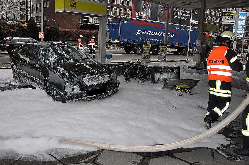 Tanksaeule umgefahren in Leverkusen P40.JPG